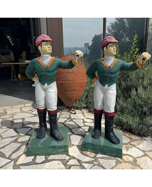 Antica coppia di sculture made in Usa  in ghisa da giardino -Fantini con anello per Cavalli . Mis Altezza cm 125 Larghezza cm 70