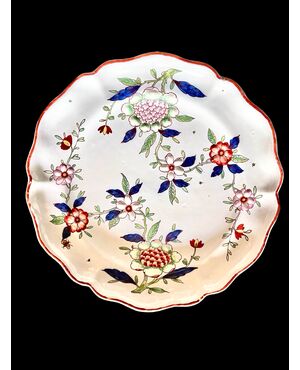 Piatto in maiolica con decoro alla ‘barbottina.Manifattura di Pasquale Rubati.Milano.