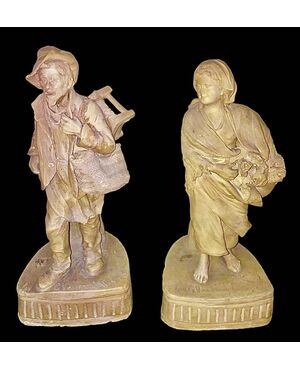 Coppia di sculture in terracotta raffigurante contadini.Firma Cav.G.Vaccaro.(1807-1889)Caltagirone.