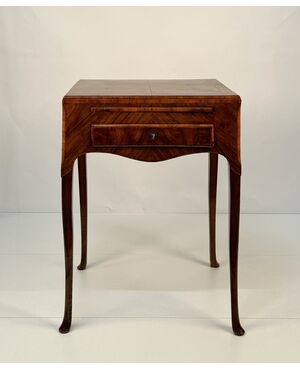 High writing desk veneered in walnut, Veneto region, second half of the 18th century