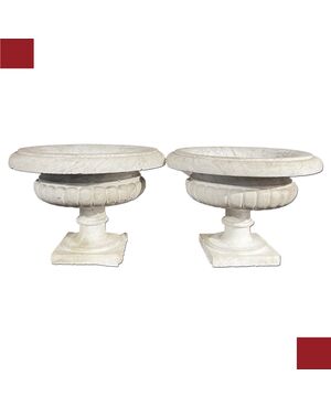 PAIR OF WHITE MARBLE BOWLS, 18TH CENTURY