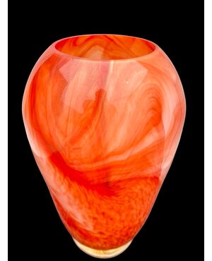 Cased glass vase with lattimo variegations and gold leaf. Barovier & Toso manufacture. Murano.
