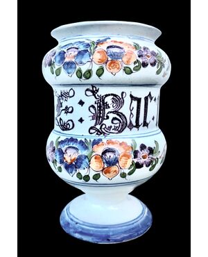 Maiolica 'bobbin' albarello with floral decoration. Manardi manufacture. Bassano.