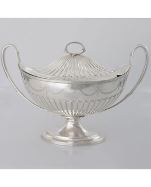 George III sterling silver soup tureen and lid, Paul Storr, London, 1813