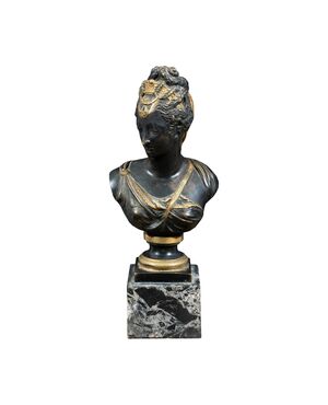 Small bronze ornament - Bust of woman. Italy, early 19th century.