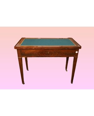 French Empire style writing desk from the 1800s in mahogany feather.