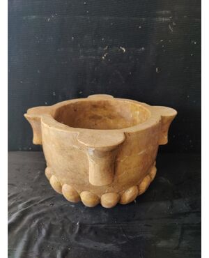Bellissimo Mortaio finemente baccellato - H 18 cm - Marmo nembro