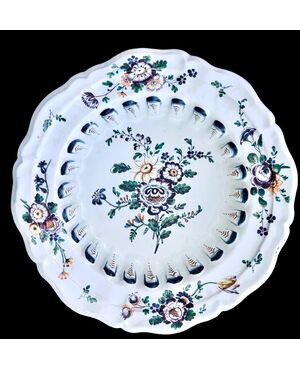 Large majolica basin with floral decoration. Antonibon manufacture, Nove di Bassano.