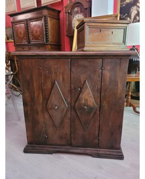 Credenza in legno di noce Toscana Secolo XVII