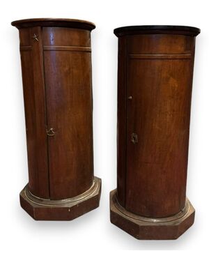 ARM251 - Pair of walnut cylinder bedside tables, 19th century, dimensions diameter cm 40 x H 90