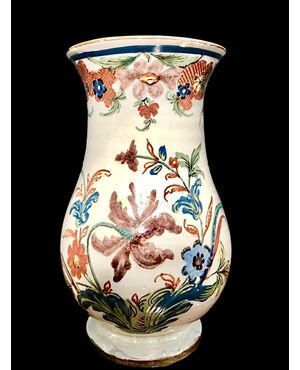 Trumpet-shaped majolica vase with floral motifs. Ferniani, Faenza.