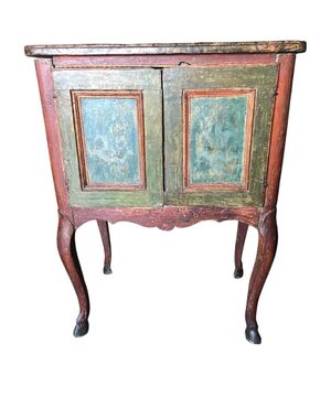 Small lacquered cabinet