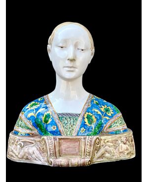 Large majolica bust depicting the Queen of Aragon. Minghetti. Bologna.