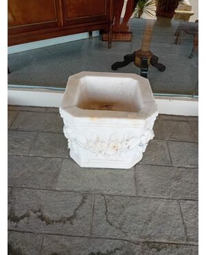 Vaso in marmo bianco