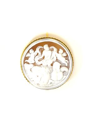 Pendente in oro con cameo tondo, spilla