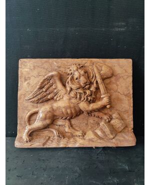 Bassorilievo - Strepitoso Leone di San Marco in marmo rosso Verona - 41 x 30 cm