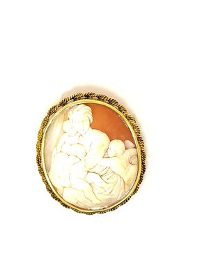 Spilla in oro con cameo