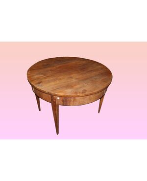 Italian Louis XVI style extendable circular table in walnut, extendable to 3 meters, early 1800s.