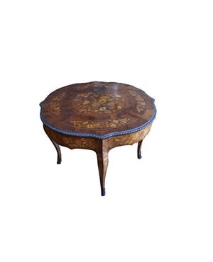 Splendid Dutch table from the 1700s in the Louis XV style, richly inlaid