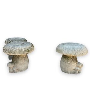 DARS684 - N. 5 cement mushroom sculptures, 20th century, measure cm 40 x H 38
