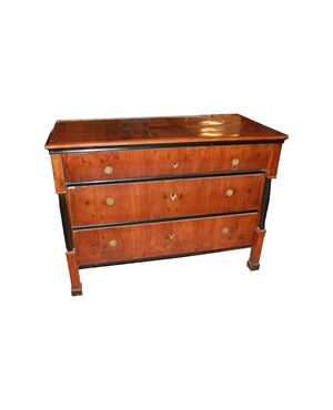 Mid-1800s Empire style walnut chest of drawers