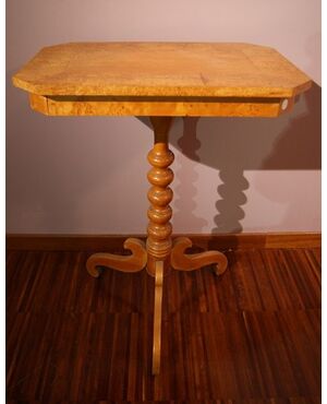 Antico tavolino Biedermeier in betulla del 1800