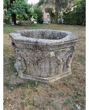 Spettacolare ed importante pozzo in pietra - 155 x 155 cm