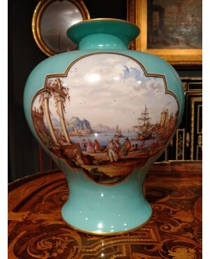 Grande vaso in porcellana celeste con paesaggio manifattura Dresda del 1800