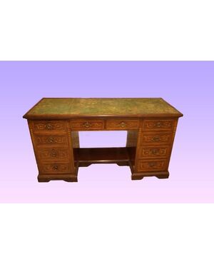 English Victorian style mahogany ministerial desk from the 1800s with inlays