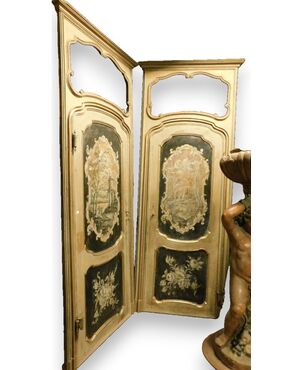 PTS895 - No. 2 antique lacquered doors, with frame and overdoor, 18th century, opening cm W 90 x H 217