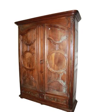 Grande Armadio Provenzale In Legno di Noce a 2 Ante di fine 1700
