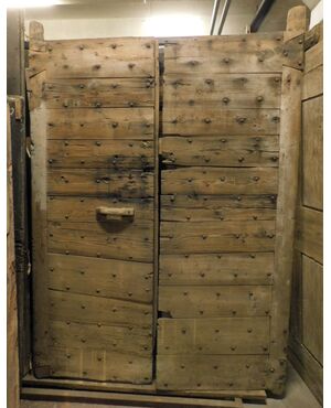 ptcr450 - rustic door with nails in larch, 19th century, meas. cm 151 xh 205     
