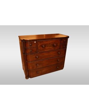 Large Victorian mahogany chest of drawers from the 1800s