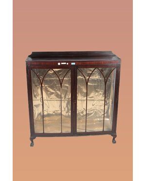 Antique English Chippendale style mahogany display cabinet from the 1900s, two doors