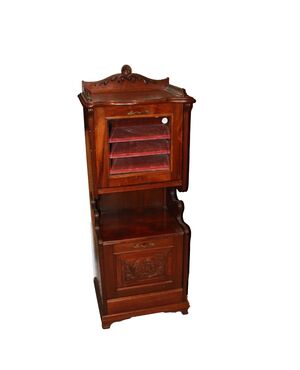 Small English mahogany Victorian style display cabinet from the second half of the 1800s.