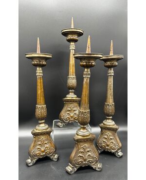 Set of 4 candlesticks, Chiseled brass candle holders – Neoclassical.