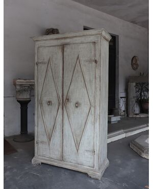 Lacquered cabinet-wardrobe, Tuscany, 18th century