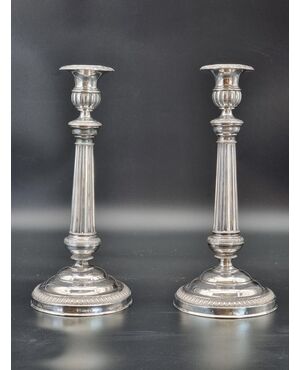 Coppia di candelieri in argento, stile neoclassico – inizi XX secolo