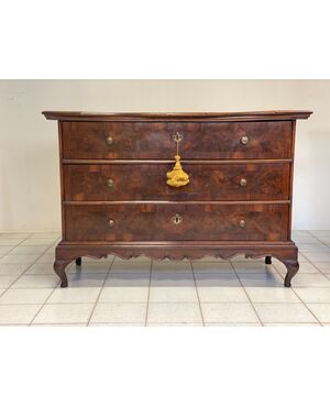 Louis XV chest of drawers. Emilia Modena 18th century