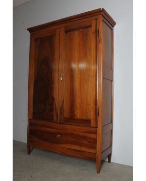 Antique walnut cabinet from the late 18th century. Restored. Simple and clean lines, two doors with hanging rod, lower drawer. Single non-removable body, truncated pyramidal legs with rounded upper frame. Simple and clean line.