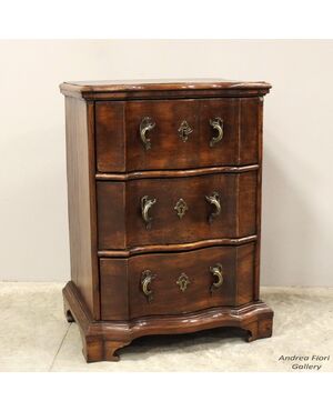 Antique Louis XV walnut chest of drawers - Italy, 18th century