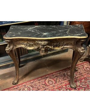 TAV261 - Consolle in legno laccato e dorato, epoca '700, misure cm L 120 x H 87 x P 57