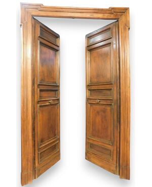 PTS356 - N. 3 walnut doors, carved panels, two with same frame + one with different frame, 17th century, different sizes