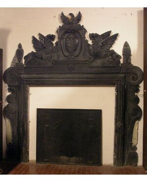 CHP009 - Rare Renaissance fireplace in slate, dating back to 1545, from Genoa, measures cm W 250 x H 250