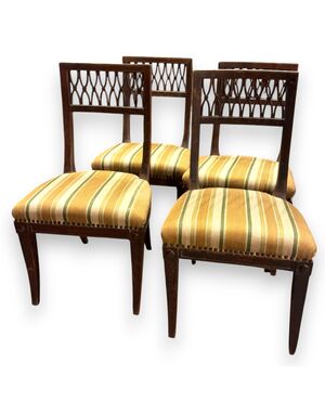 PANC167 - N. 4 chairs and an armchair in walnut, 18th/19th century, chairs cm W 47 x D 40 x H 86, armchair cm W 56 x D 47 x H 88