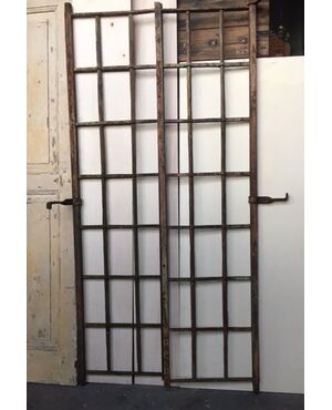 ptci519 - double-leaf iron door, 18th century, meas. cm 95 xh 197     