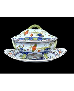 Zuppiera in maiolica con decoro al’garofano’.C.A.C.F . Faenza.