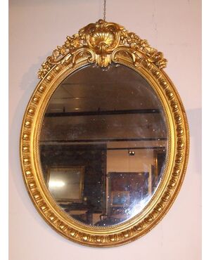 Specchiera francese verticale ovale con cimasa del 1800 stile Luigi XV