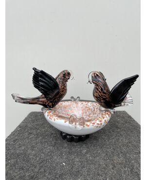 Ashtray with two birds in submerged glass with milk and aventurine.Barovier     