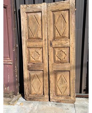 pte128 - walnut door with six panels, eighteenth century, measuring cm l 110 xh 207     